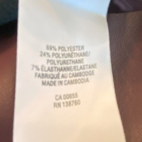 Reitmans - Vegan-leather, Straight leg, Maroon pants, Size 8 - Picture 5 of 8